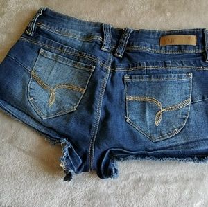 Size 3 YMI Wanna Better Butt shorts